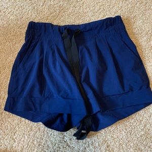 NEW LULULEMON paperboy shorts